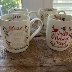 Set of 4 brand new Christmas mugs. 2 styles 2 of each